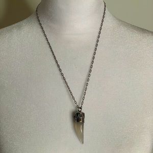 Crystal horn silver necklace